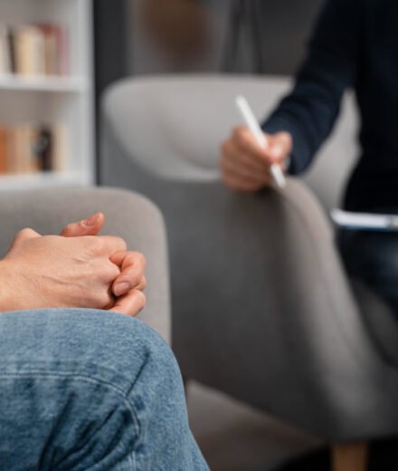 أشهر 12 دكتور نفسي في الدراز